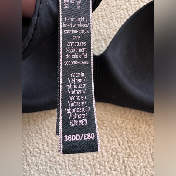 Victoria Secret lightly lined bra wireless 36DD EUC!!! - Picture 2 of 7